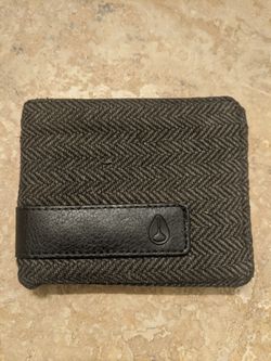 Nixon wallet 'show-off'