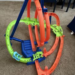 Hot Wheel Race Track 