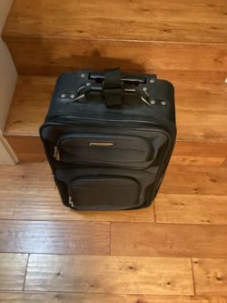 Carry On Luggage. ( Black ) Excellent Condition.