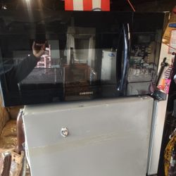 Black Samsung Microwave Hood Range