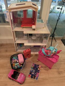 Barbie Dream house With Plenty Barbies
