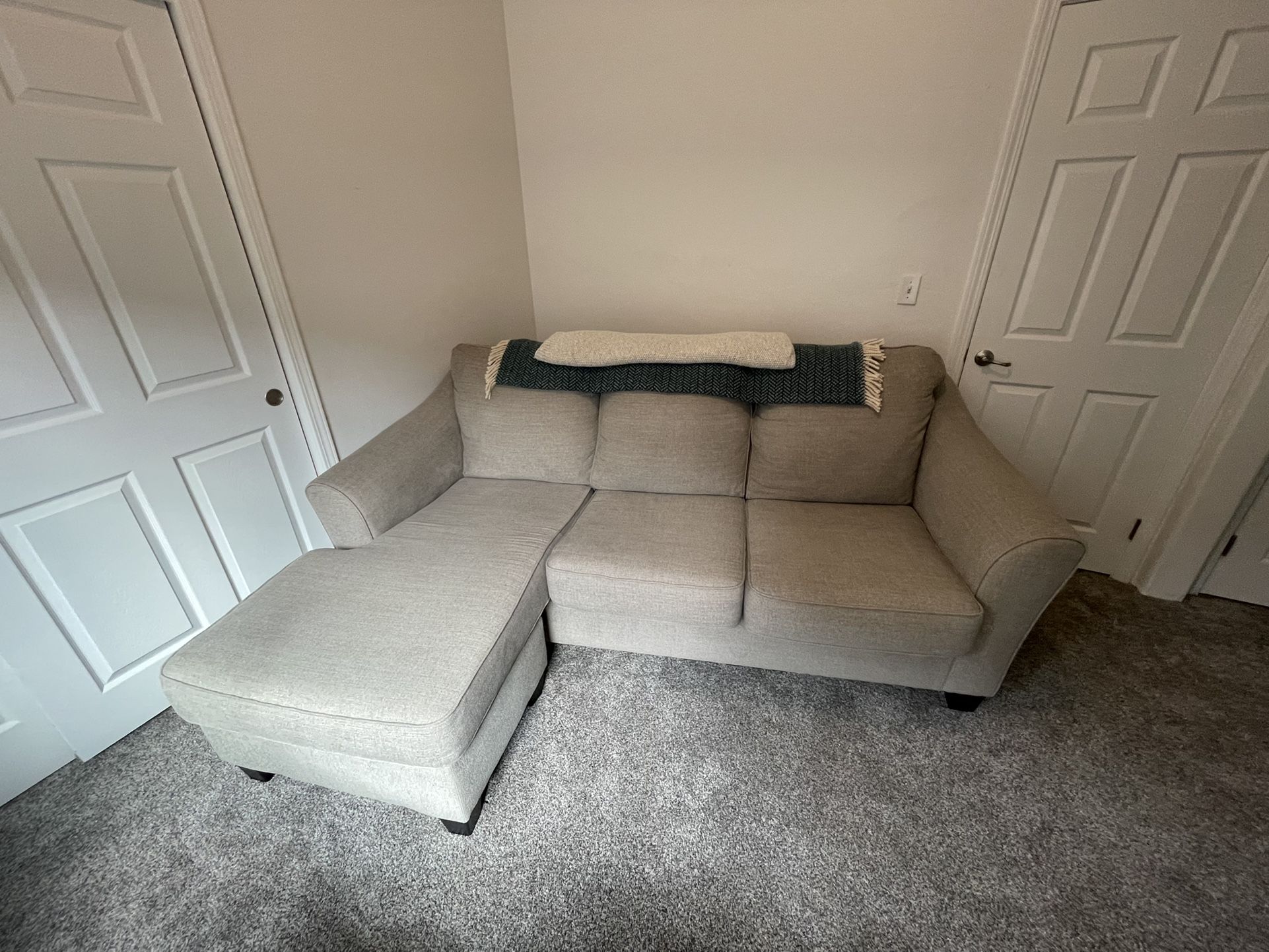 Kestrel Sofa Chaise (Color: Driftwood)