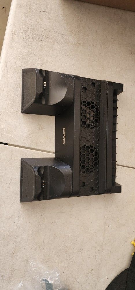 Ps4 Base And Charger 