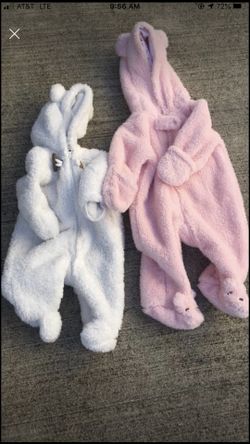 Baby warm outfits pink and white color size 3-9 months perfect for cold days