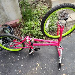 Huffy Girls Bike With Training Wheels 