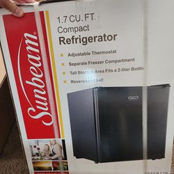 Sunbeam Mini Refrigerator, Fridge New in Box!