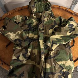 US Military Woodland Camo Cold Weather Parka – Medium Short – Genuine Issue