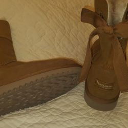 UGG KOOLABURRA CLASSIC BOOTS.