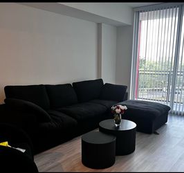 Modern Black Sectional Sofa with Chaise – Like New