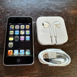 iPod Touch 2 (8gb) + Extras