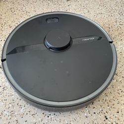 Roborock Vacuum S6 Pure in great condition 