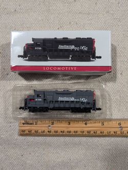 Southern Pacific Diesel Locomotive #9725 (Model No. 418), an unpowered (dummy) .  (#103026)