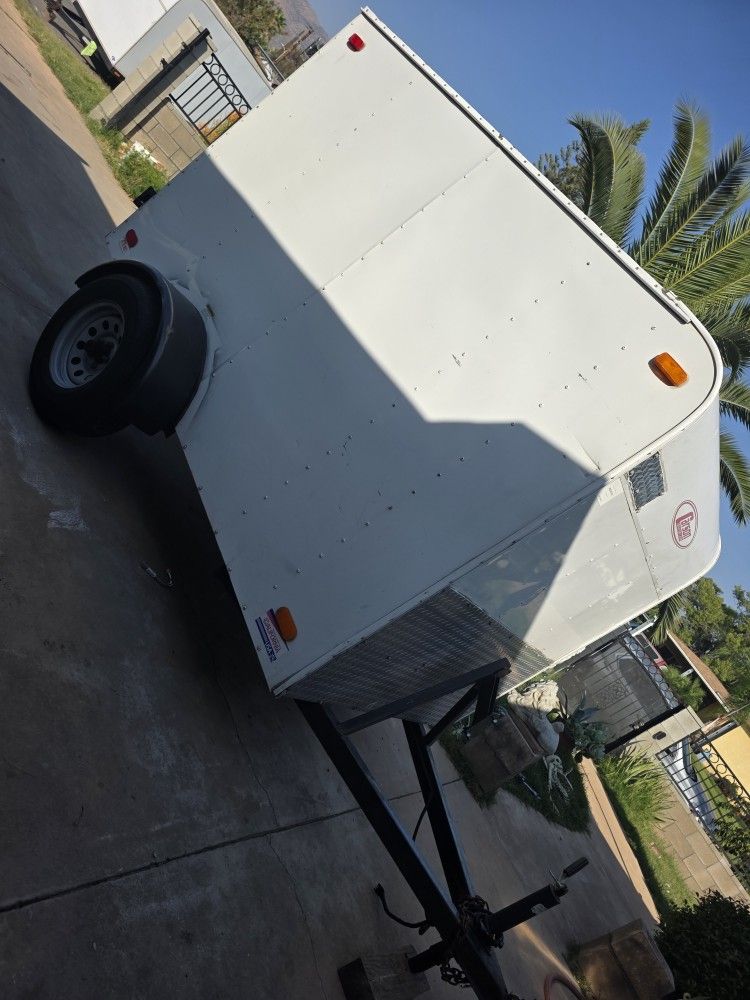 5x8x5 Enclosed Trailer