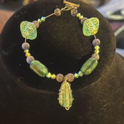 Green Vintage Bead Bracelet 7 Inches Handmade 