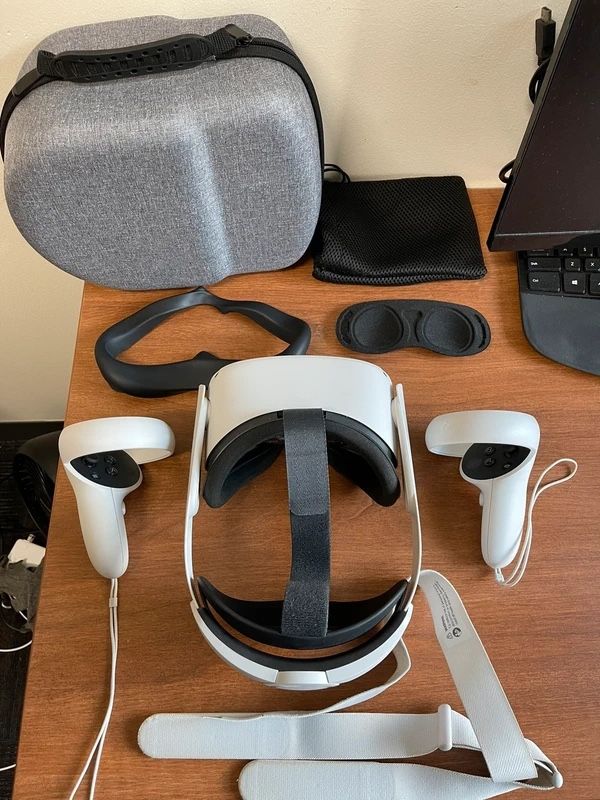Quest 2 With Comfort Strap and Case