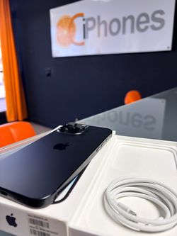 Black iPhone 16 pro max 256gb unlocked for any carrier battery health 88% iPhone is in perfect condition zero scratches zero dents ++++++Spanish++++++