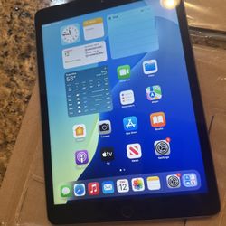 Apple iPad Pro 6th Gen 128gb 12.9 Inch Silver  iOS 17.2