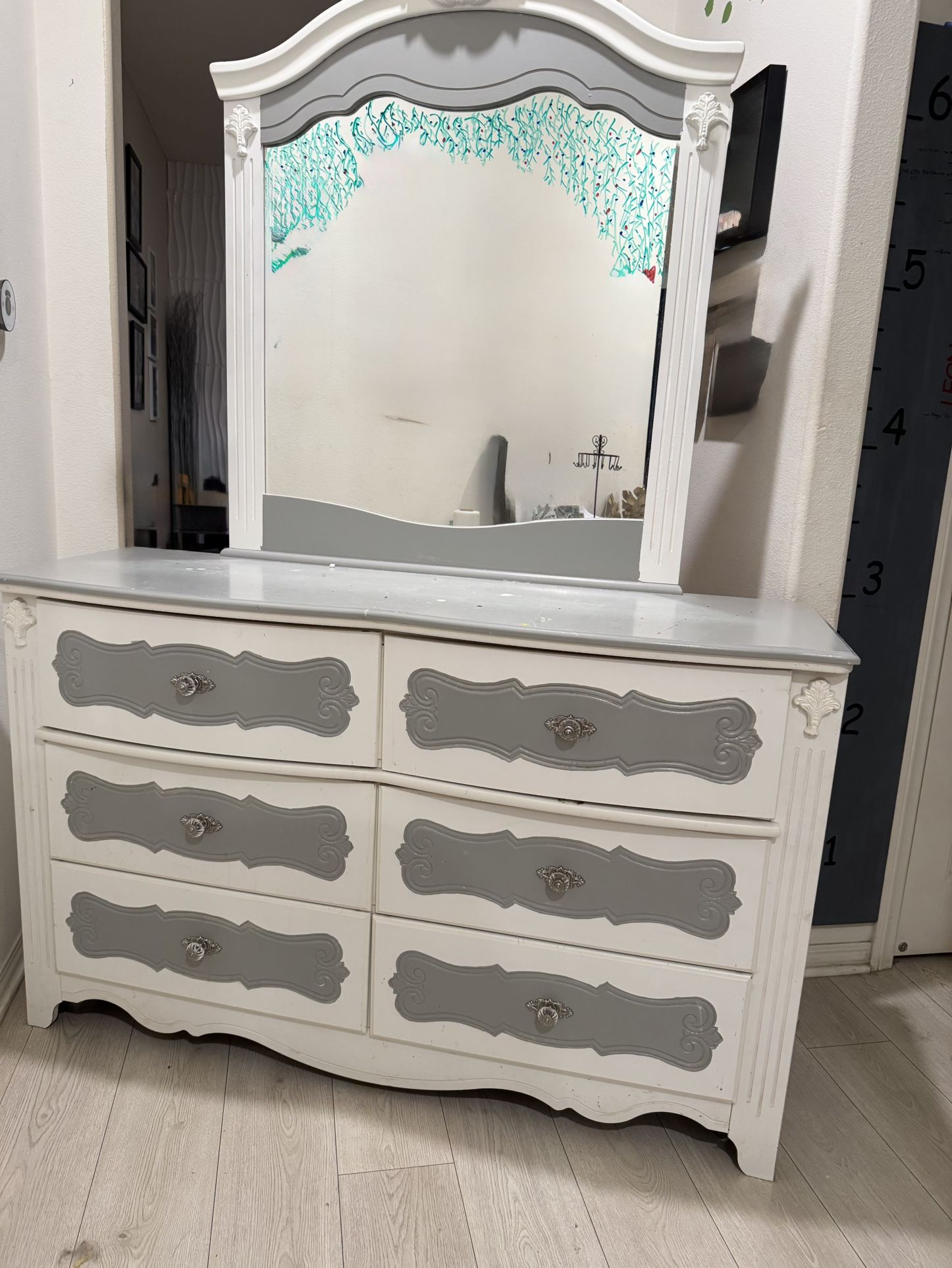 Princess Wood Dresser With Mirror