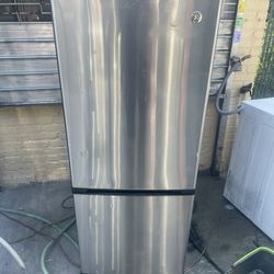 Nevera De 24” Ge Freezer Abajo