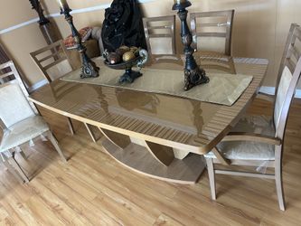 Dining Room Table w/ 6 chairs