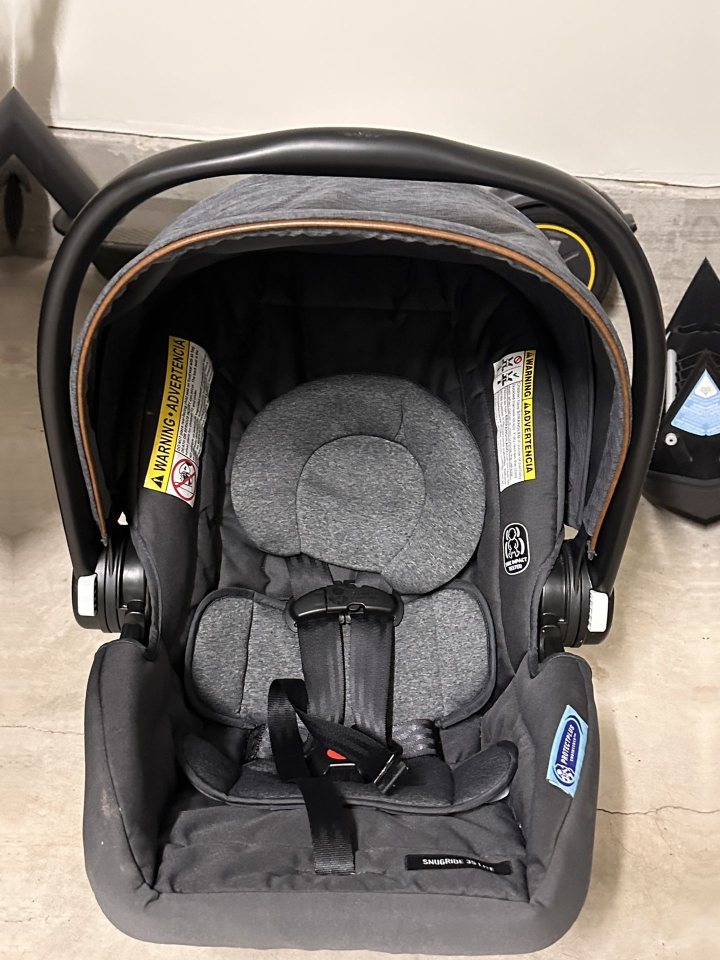 Graco Snug fit 360 Infant Car seat 