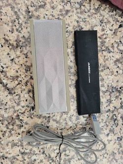JAWBONE JAMBOX BLUETOOTH SPEAKER CASE AND POWER CORD
WORKS GREAT