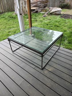Certer Glass Table
