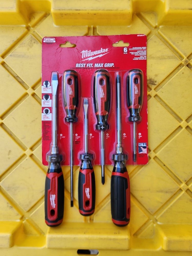 Milwaukee
Multi-Bit Screwdriver Set with Cushion Grip (6 Piece)