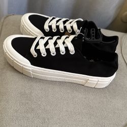 Brand New Tennis Shoes Size 9