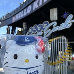 2025 Dodgers Hello Kitty Squish-Mallows 