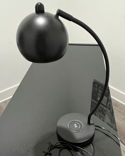 Black Desk Lamp With Wireless Charging