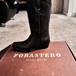 New Woman’s Cowgirl Boots Size 8 