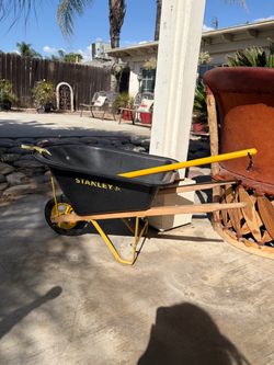 Stanley Jr. Kids Wheelbarrow