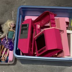 Barbies & VTG Barbie Furniture & playset lot. 70’s & 80’s. See details 