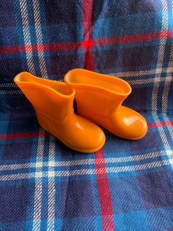 Raining boots size 7c