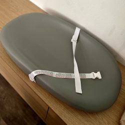 Hatch Grow Smart Changing Pad And Scale
