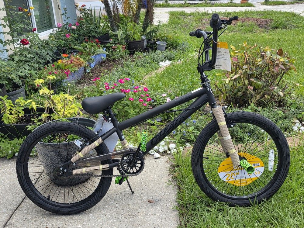New Kent Chaos 20in FreeStyle BMX Bike