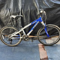 Trek MT220 Mountain Bike For Kids $20
