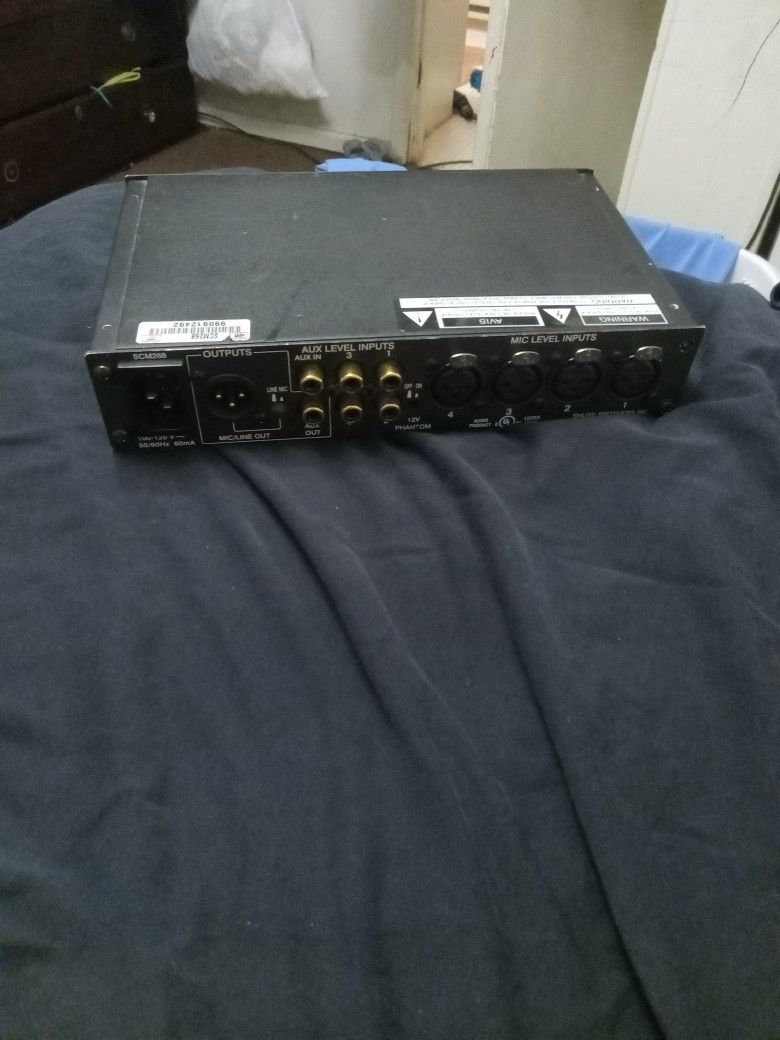 Shure SCM268 4-Channel Microphone Mixer, 6 Transformers, Phantom Power and IEC Power Cord Connector