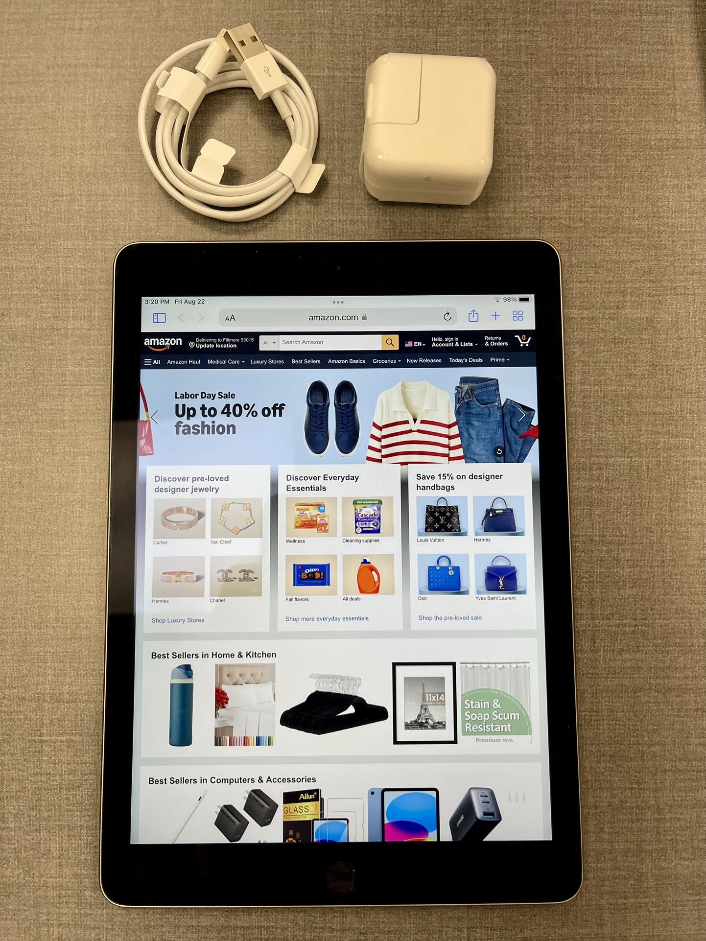 Apple iPad Air 2 w/ Brand New Charger & Cable