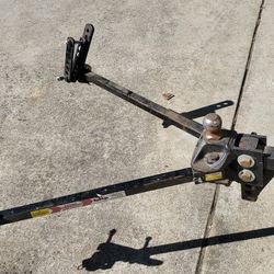 Equal-i-zer Weight Distribution Hitch With 4-Point Sway Control