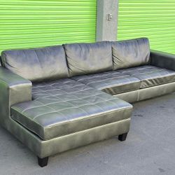 GRAY SECTIONAL COUCH IN GREAT CONDITION - DELIVERY AVAILABLE 🚚