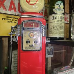 Little Gas Pump  Cassette And Radio