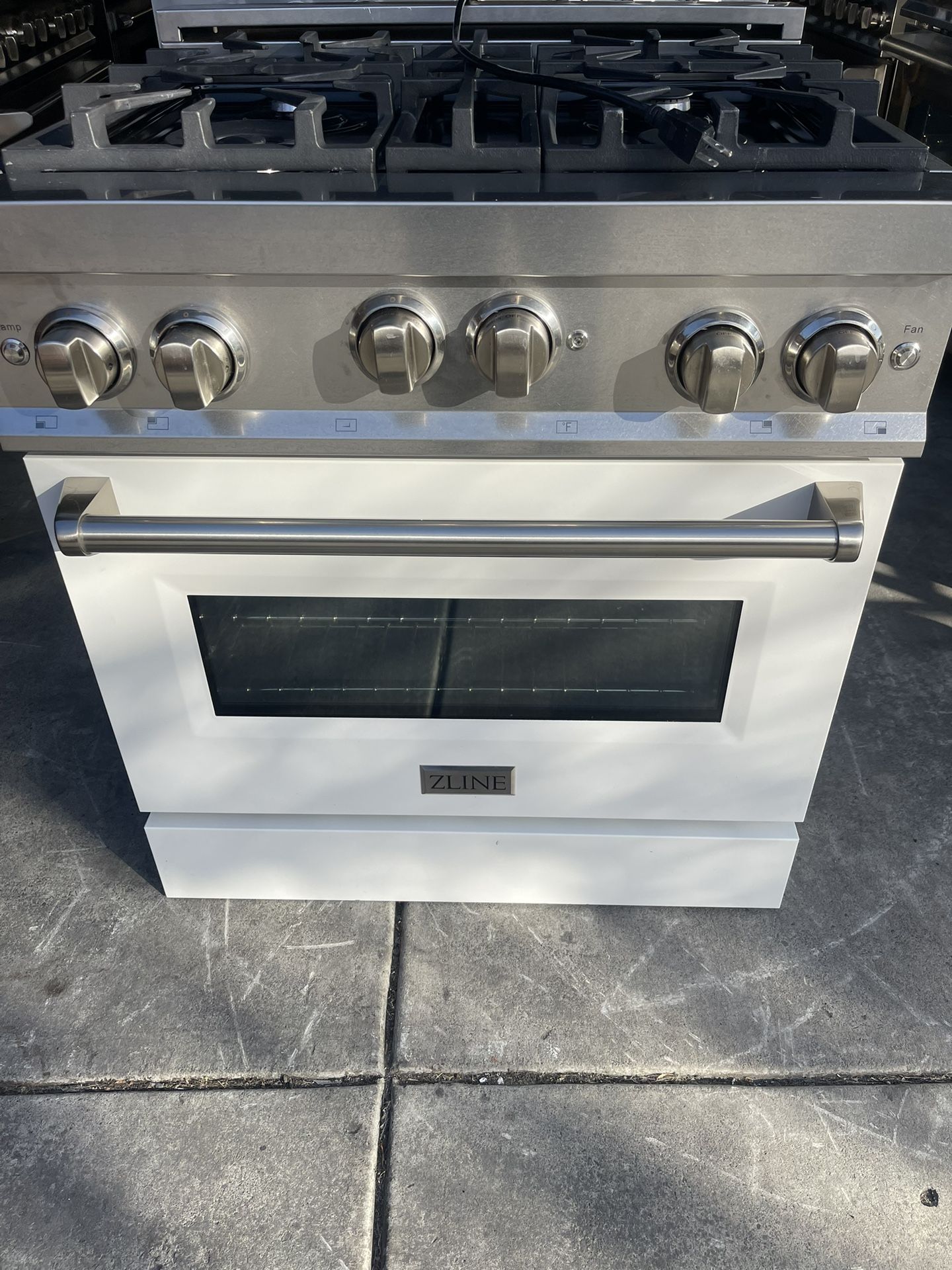  ZLINE PROFESSIONAL STOVE 30”