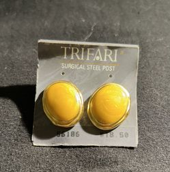  Vintage Trifari Clip On Yellow Earrings 