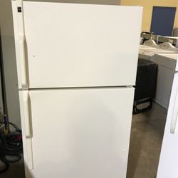 Hotpoint Refrigerator Top Freezer Baige Color 