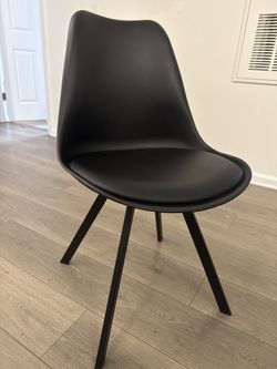 🪑 Modern Black Chair – 33” Tall x 19” Wide