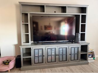 Entertainment center