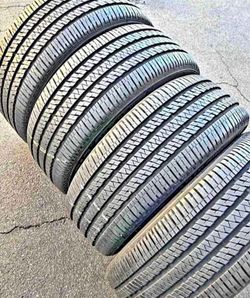 235/50/20 Brisgtone set de Tires con 80% de vida las 4