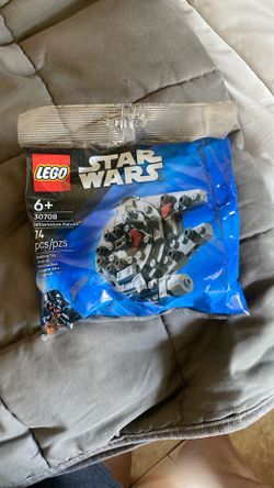 Millennium Falcon Small Lego Set. 